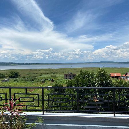 Nimaro Courts Hotel Ентебе Екстериор снимка