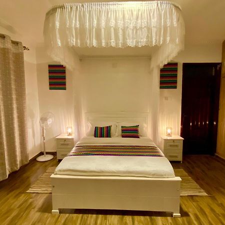 Nimaro Courts Hotel Ентебе Екстериор снимка