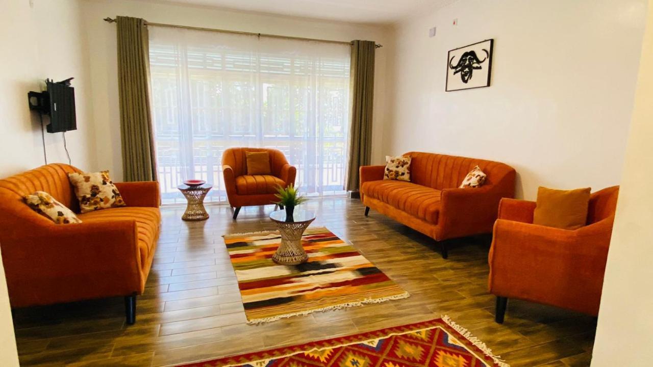 Nimaro Courts Hotel Ентебе Екстериор снимка