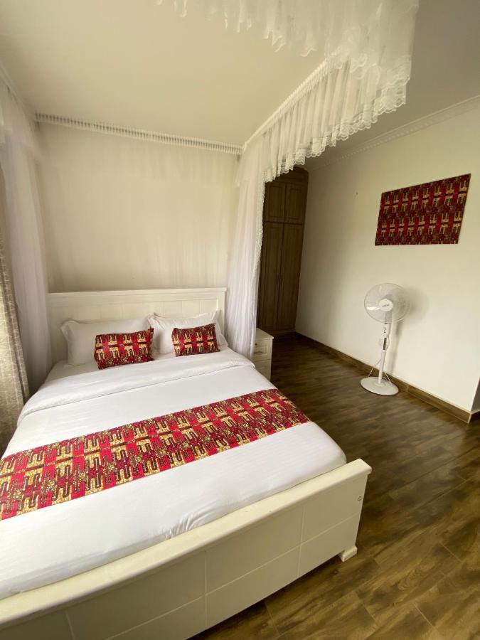Nimaro Courts Hotel Ентебе Екстериор снимка