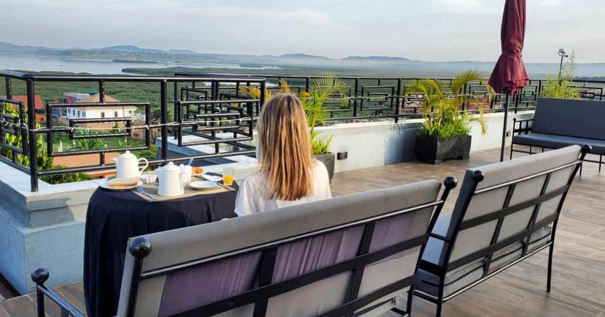 Nimaro Courts Hotel Ентебе Екстериор снимка