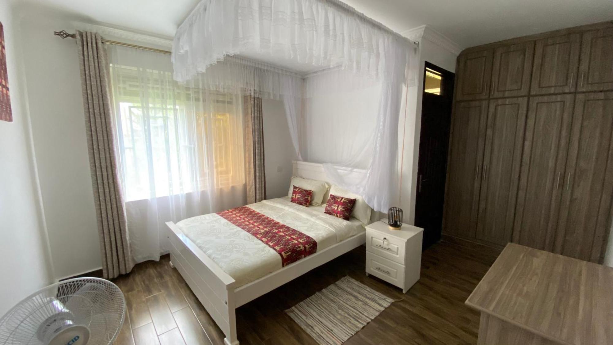 Nimaro Courts Hotel Ентебе Екстериор снимка