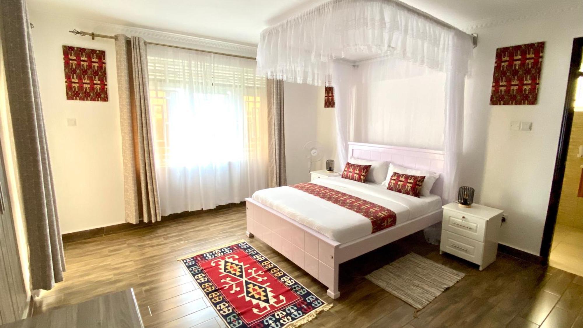 Nimaro Courts Hotel Ентебе Екстериор снимка