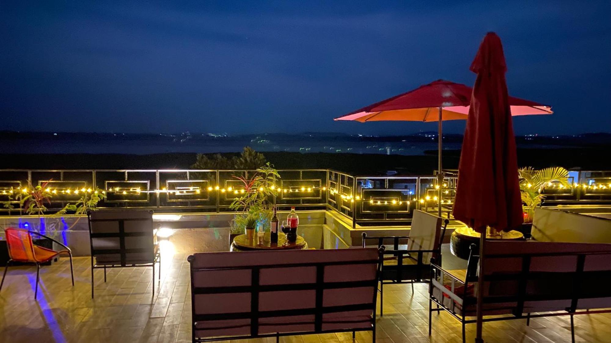 Nimaro Courts Hotel Ентебе Екстериор снимка
