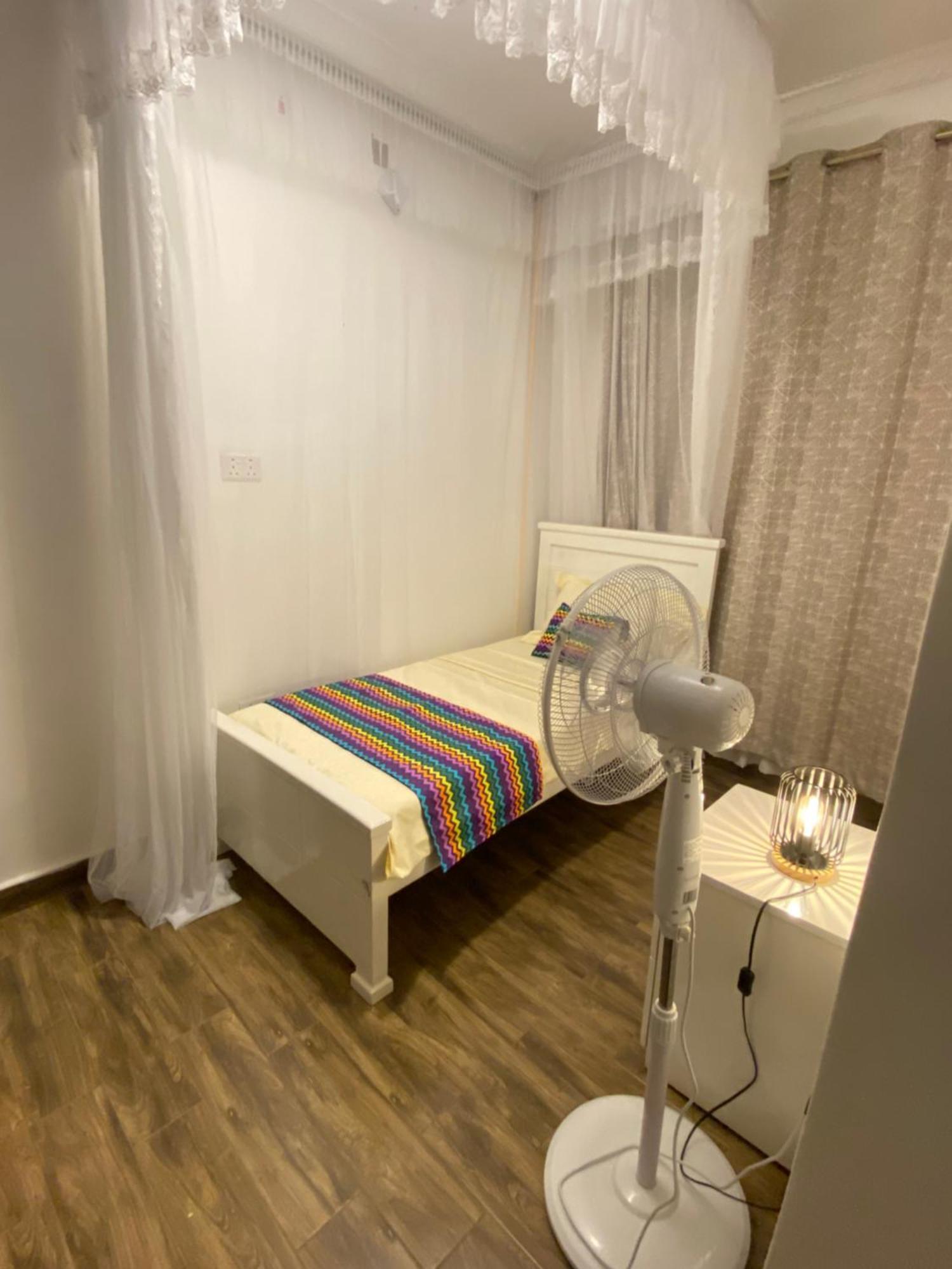 Nimaro Courts Hotel Ентебе Екстериор снимка