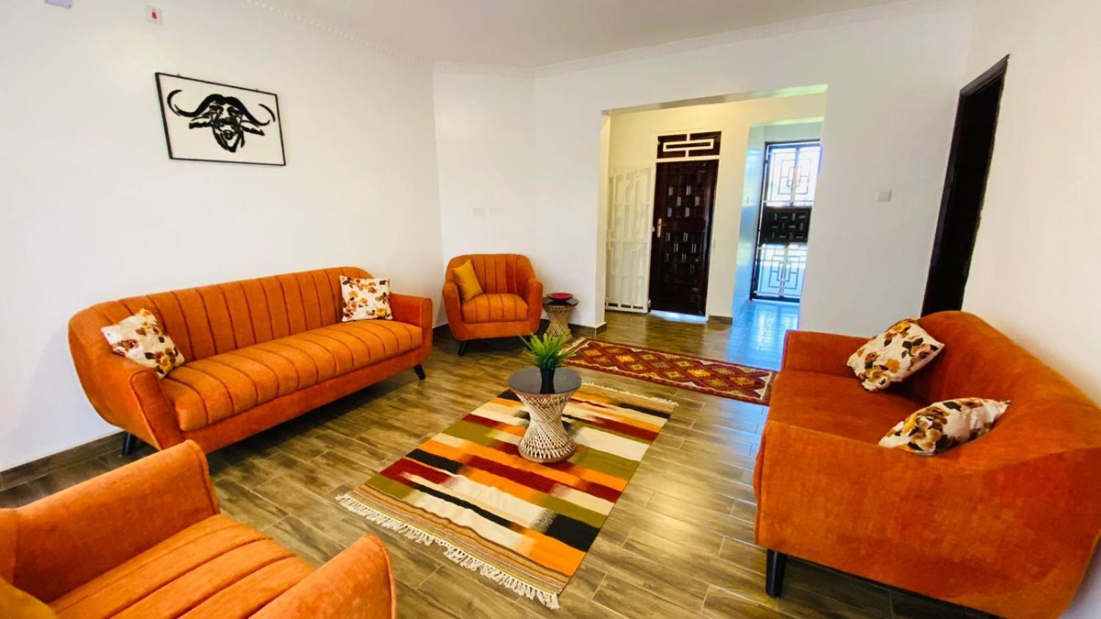 Nimaro Courts Hotel Ентебе Екстериор снимка